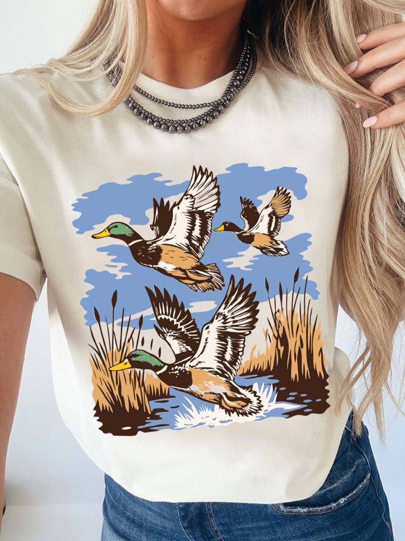 Essentials | Camisetas, blusas e regatas para um guarda-roupa versátil | Glamour & Co.